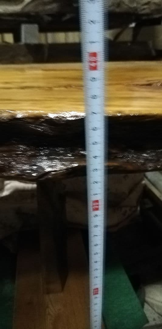 126 黄金色に輝く　テーブル