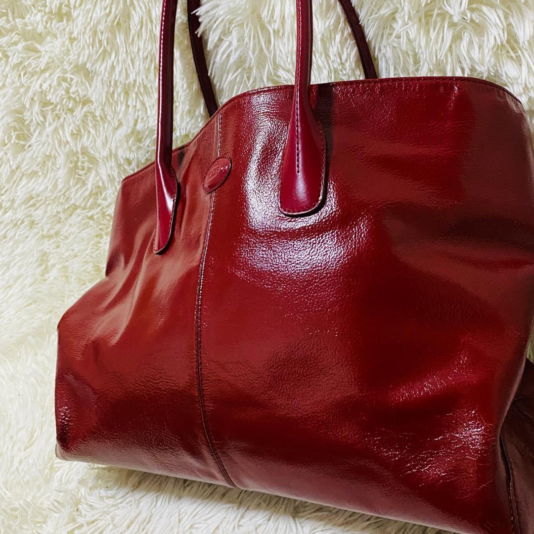 TOD'S トッズ トートバッグ エナメルレザー A4 肩がけ 大容量 赤