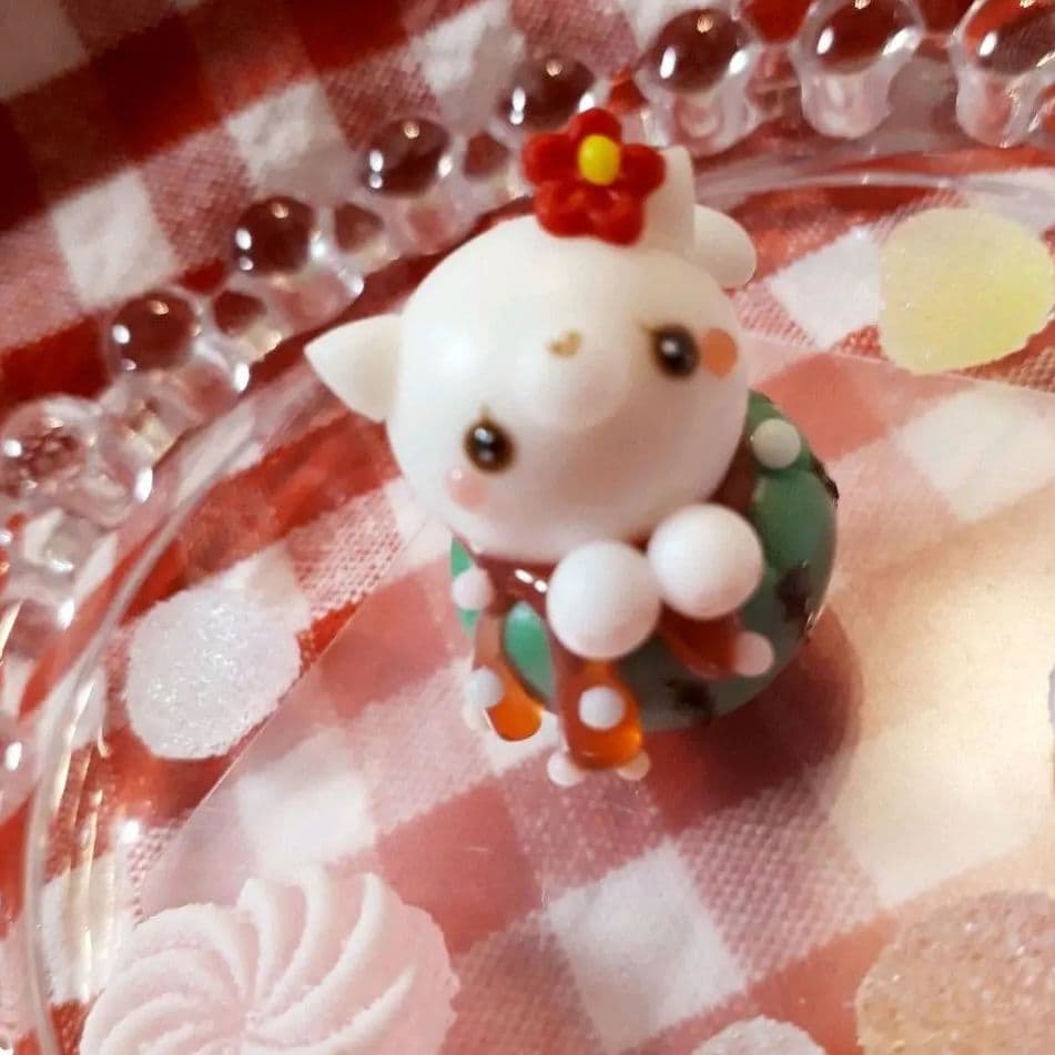 スイカからちょこん♡白ねこちゃん