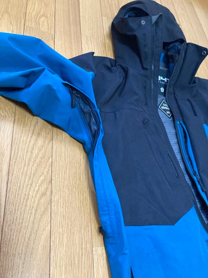 241 スノーボードウエア　GORE-TEX 上下セット