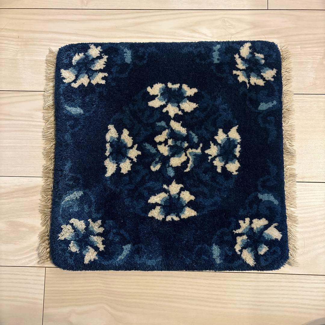 MUNI CARPETS 花柄チェアラグ ネイビー／アイボリー　廃盤サイズ　ムニ