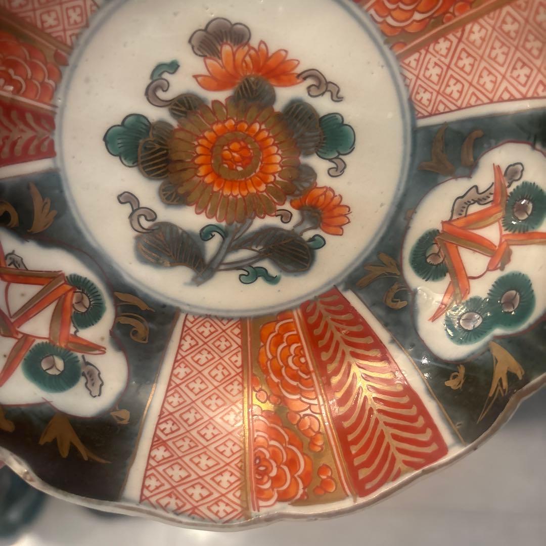 江戸後期　手描きのお花や松、幾何学模様が秀逸で金彩も美しい豪華絢爛な古伊万里