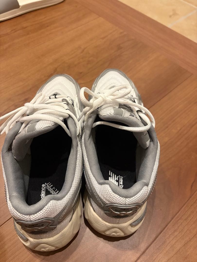 New BalanceML725CDシルバー/グレー スニーカー