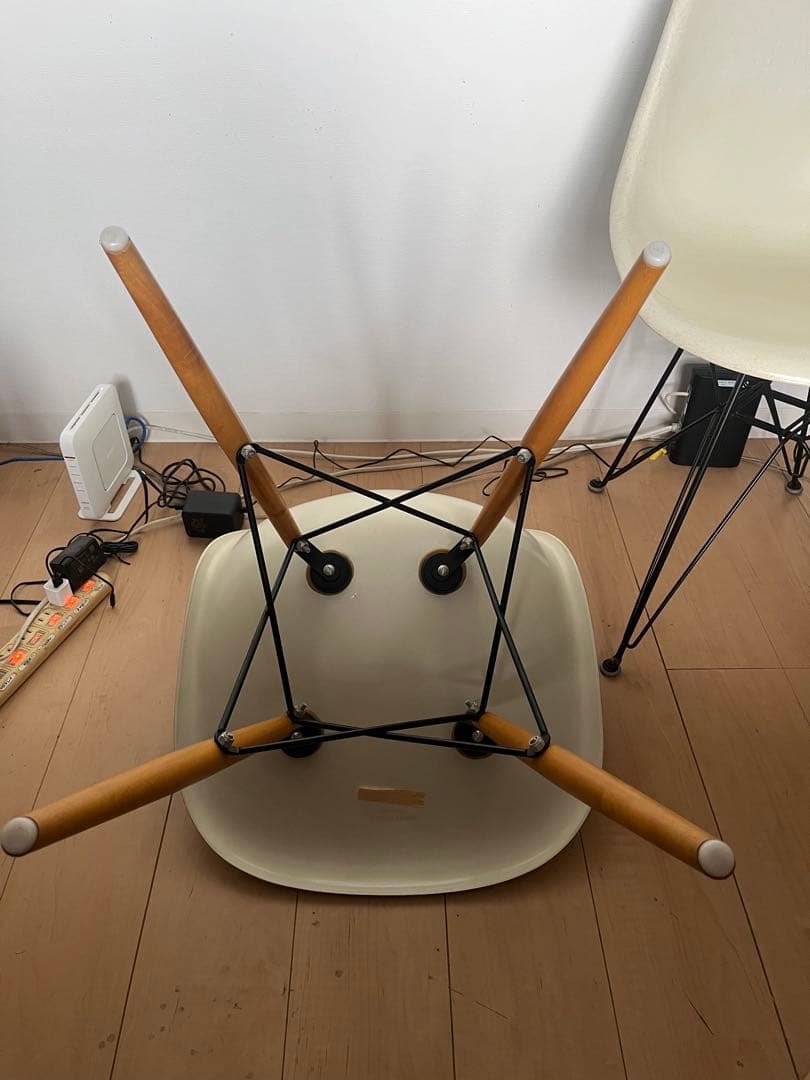 ハーマンミラー　イームズ　サイドシェルチェア ① ドゥエルベース