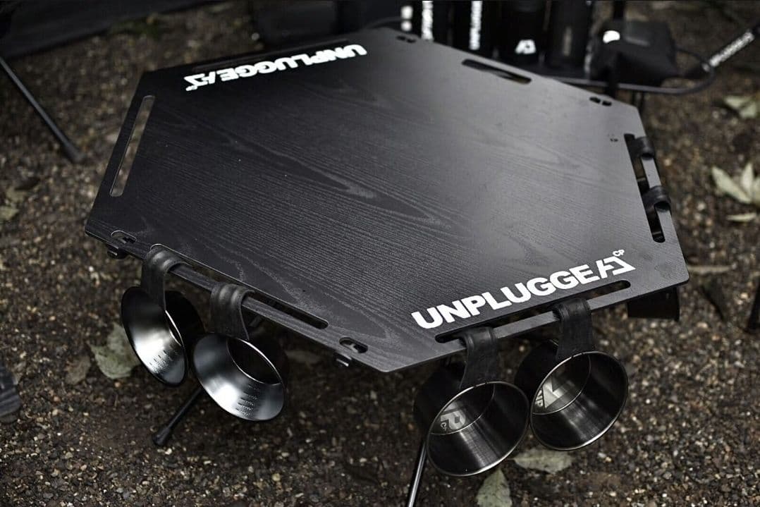 UNPLUGGED 六角形折りたたみテーブル