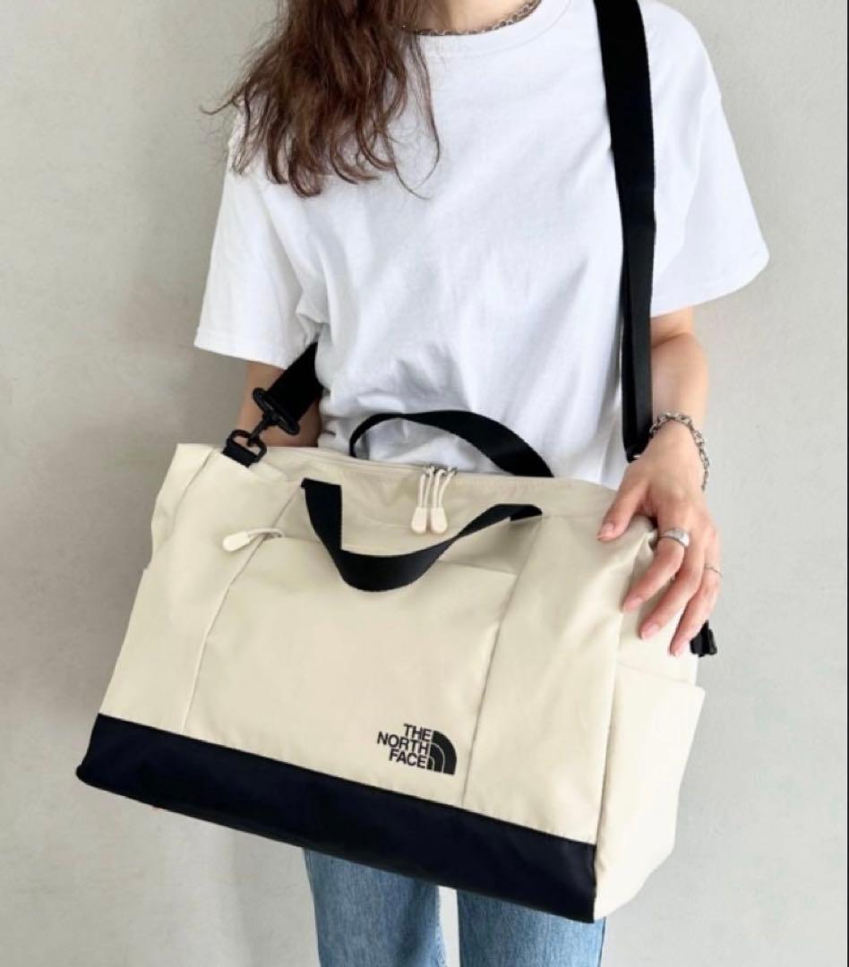 the North face 軽量ボストンバッグ トラベルバッグ ダッフルバッグ
