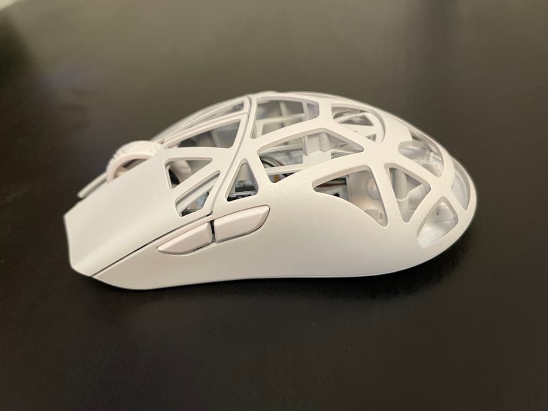 wlmouse BeastX pro サイド穴なし