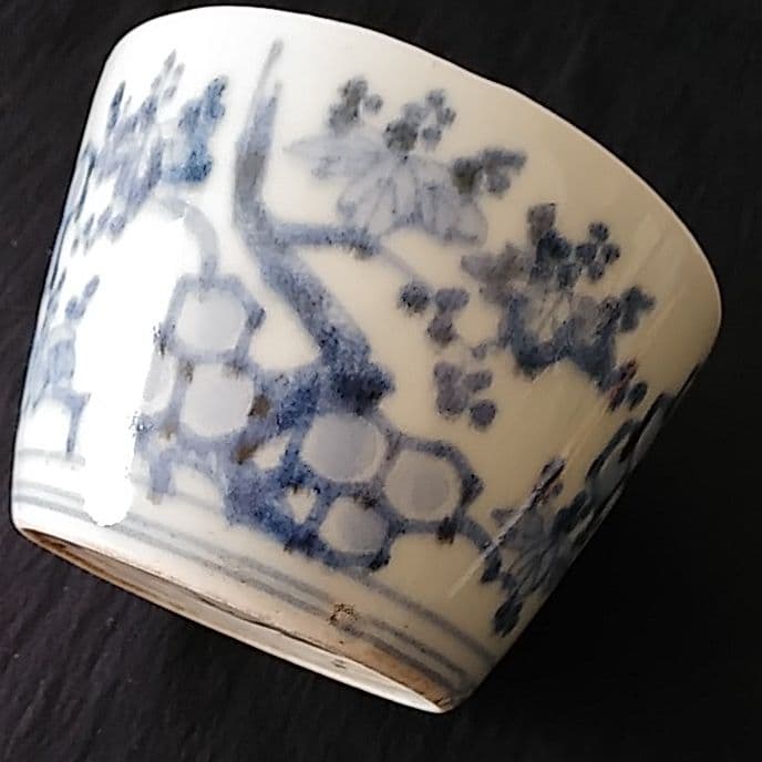 「上品な亀甲文様と桐の花！」古伊万里 染付蕎麦猪口 骨董アンティーク