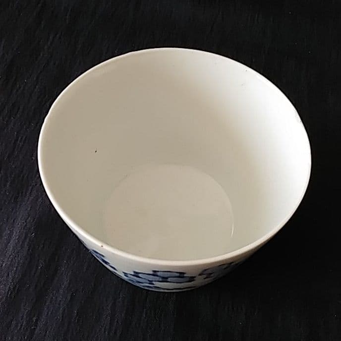 「上品な亀甲文様と桐の花！」古伊万里 染付蕎麦猪口 骨董アンティーク