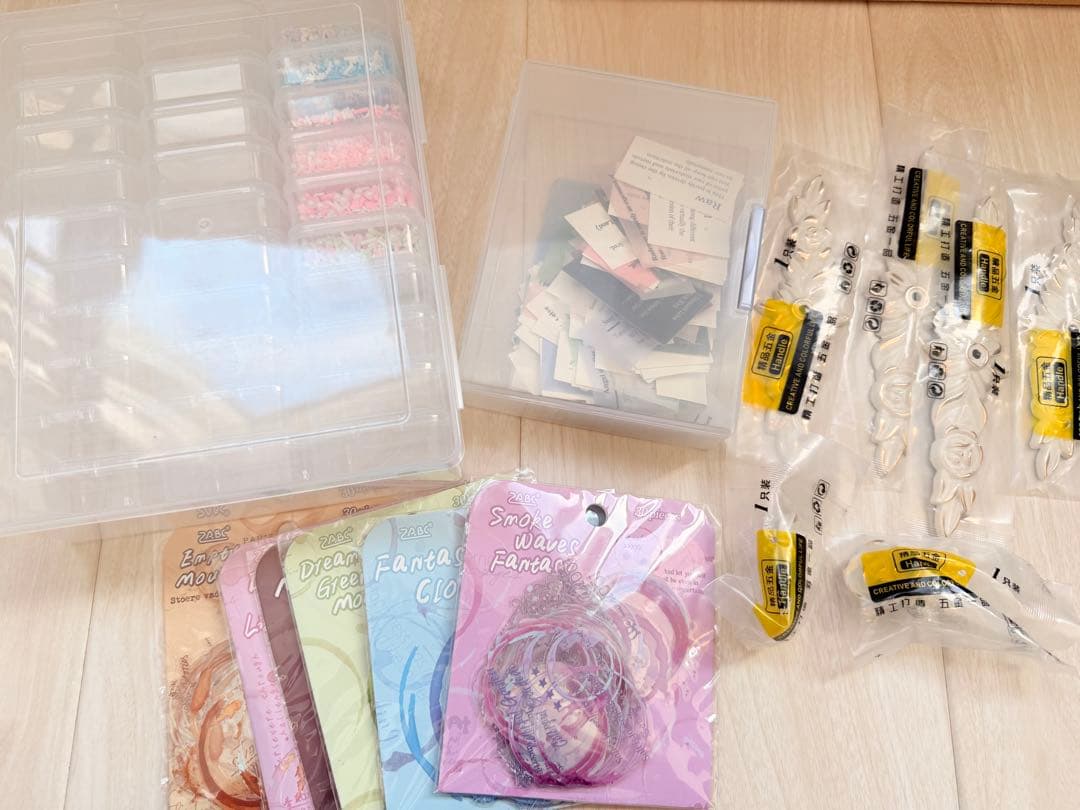 コラージュ素材　パーツ　ビーズ　大容量　処分