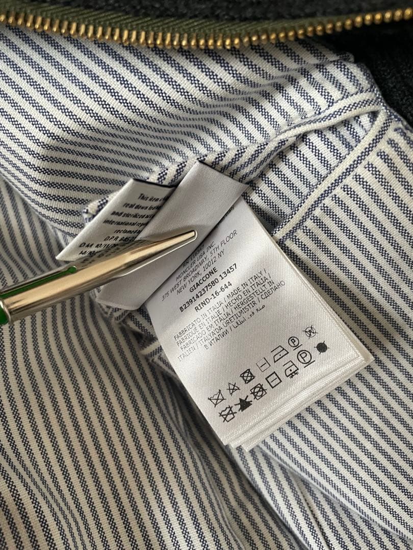 モンクレールガムブルー カモフラ柄ダウンジャケット　コート