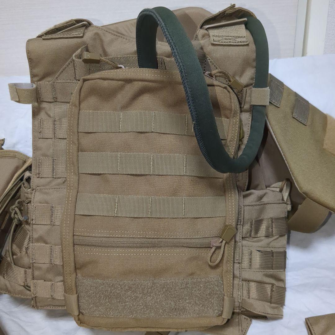 エマーソンギア　プレートキャリア　ショルダーアーマー　ベルト一式セット　コヨーテ