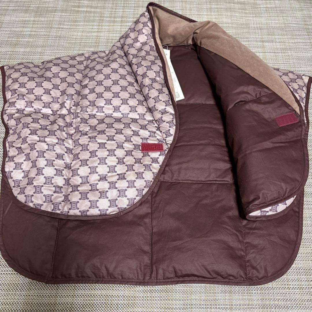 新品　タグ付き✨CELINE セリーヌ　羽毛 肩当て 西川ダウン M
