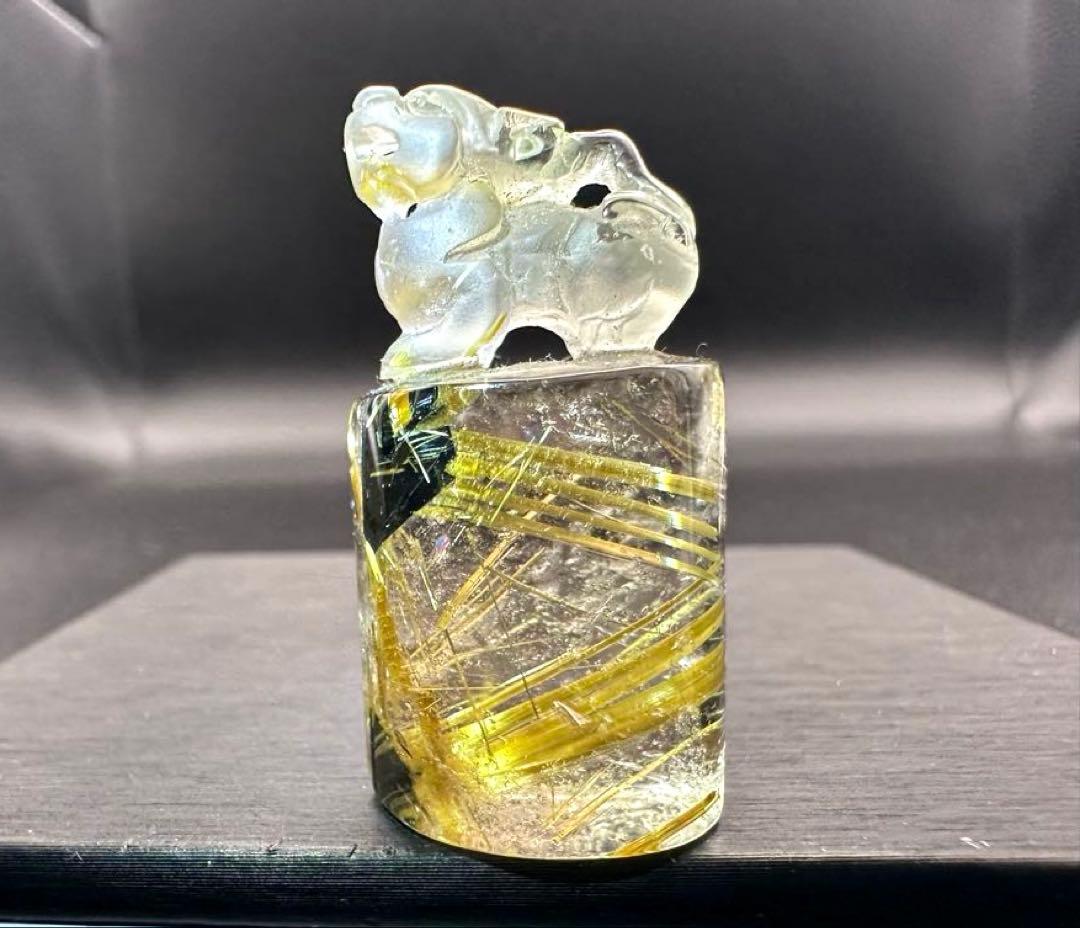 タイチンルチル彫物（貔貅）