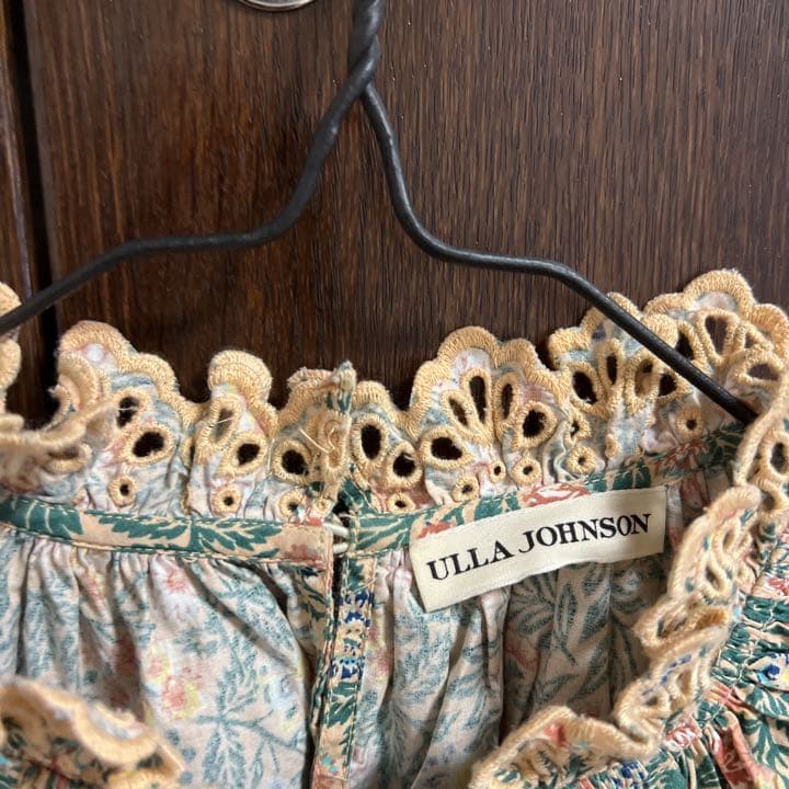 ULLA JOHNSON パフスリーブトップス