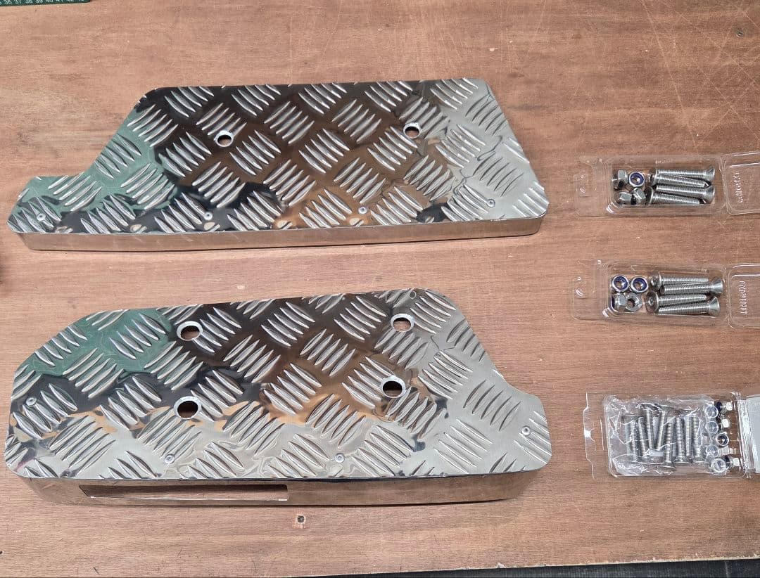 コ*ア様 17スーパーグレート　サイドステップアルミ縞板×鱗ステンボルトナット付