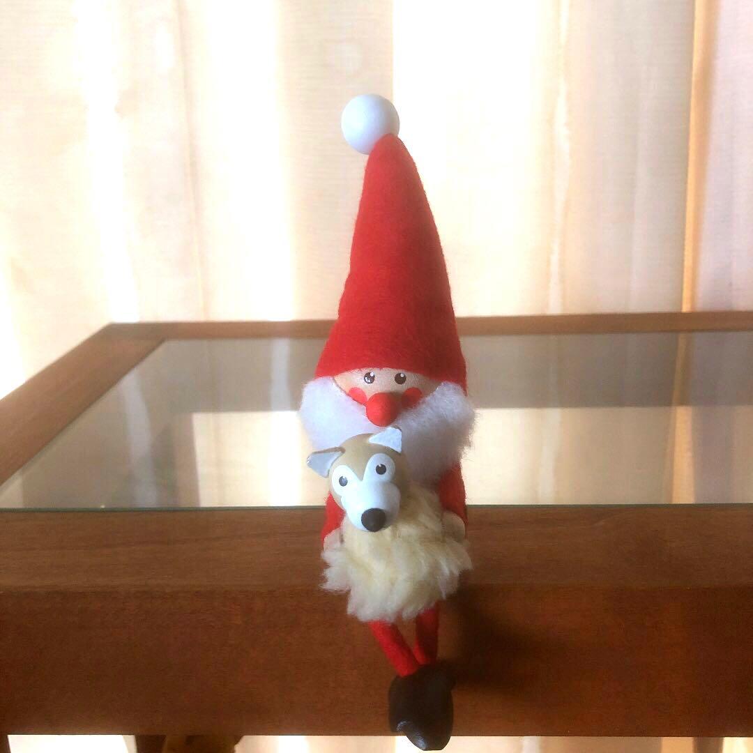 ノルディカニッセ 犬を抱えるサンタさん