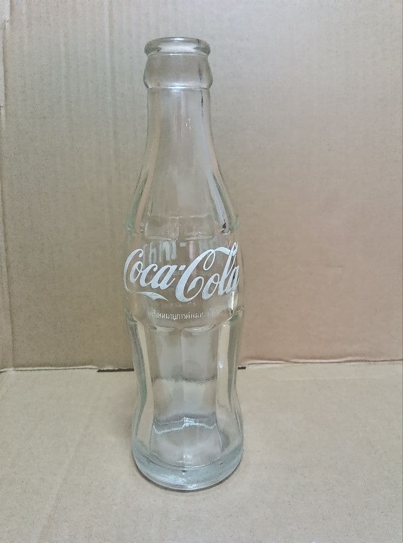 タイ国産のコカ・コーラ透明ボトル1960年〜70年代の物と思われます。 高希少