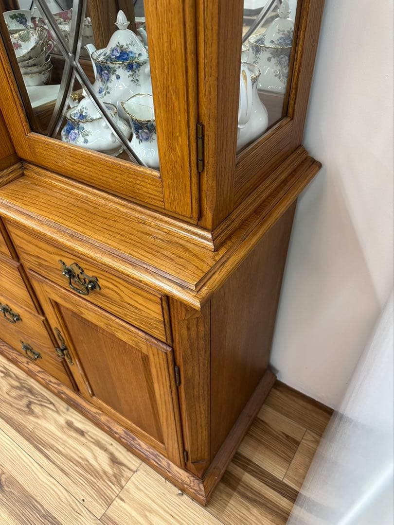 引取大歓迎アメリカ家具】トーマスビル 照明付きサイドボード キャビネット