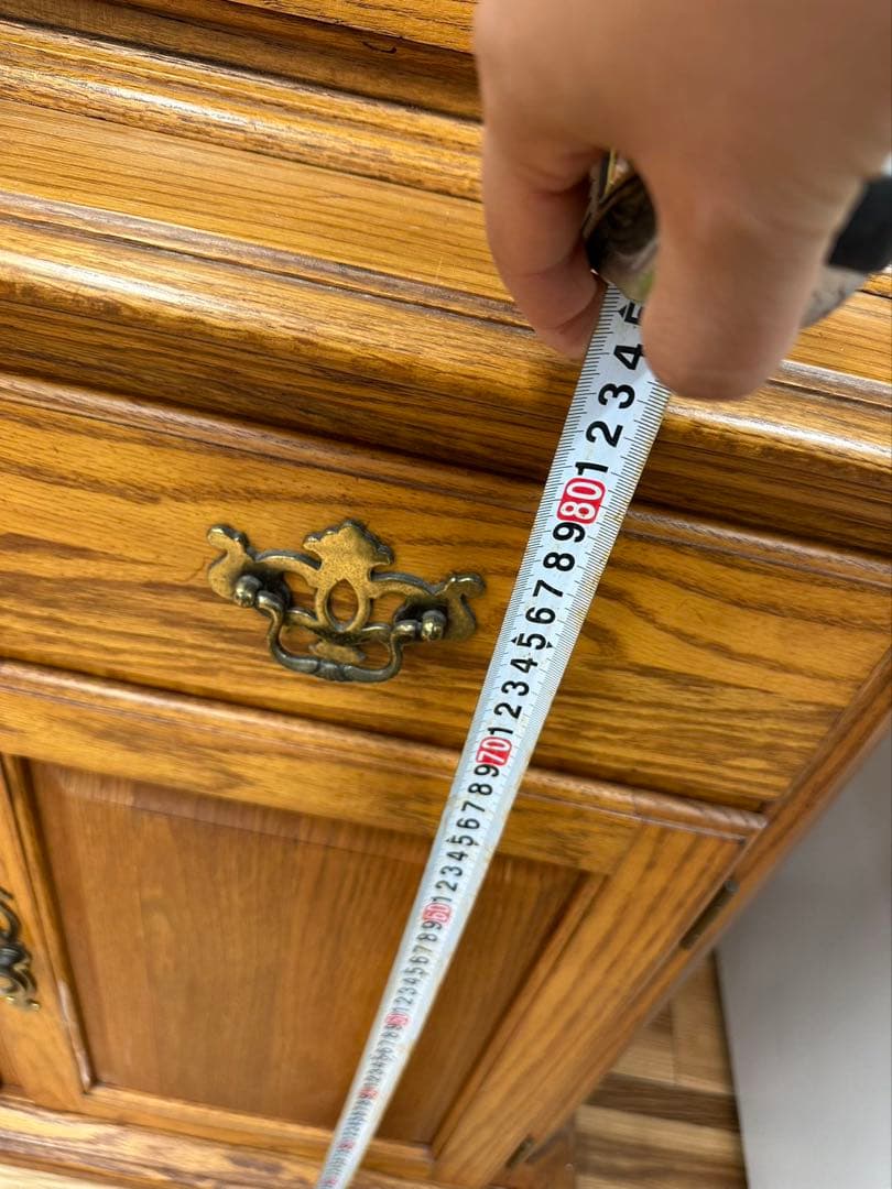 引取大歓迎アメリカ家具】トーマスビル 照明付きサイドボード キャビネット