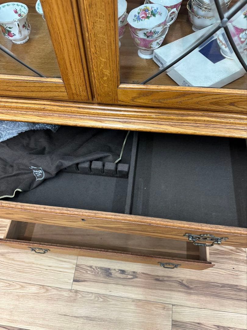 引取大歓迎アメリカ家具】トーマスビル 照明付きサイドボード キャビネット