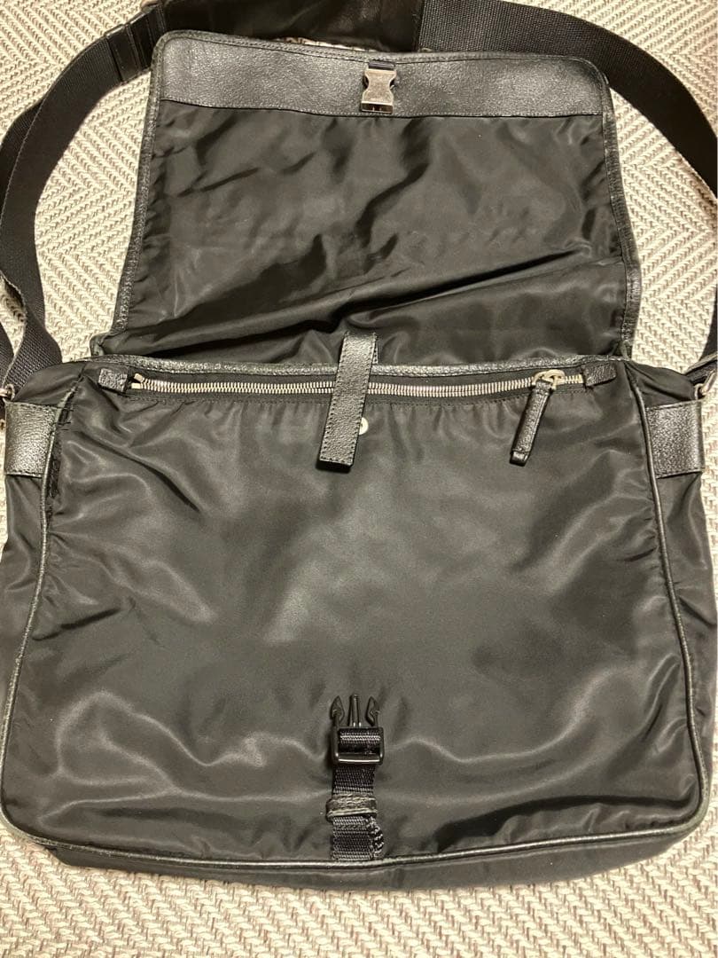 PRADA プラダ ショルダーバッグ メッセンジャーバッグ 三角ロゴ