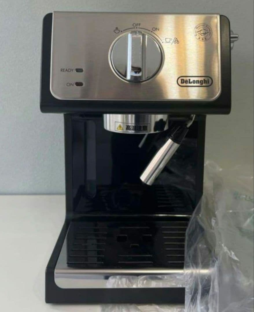 デロンギ　エスプレッソマシンECP3220J ブラック