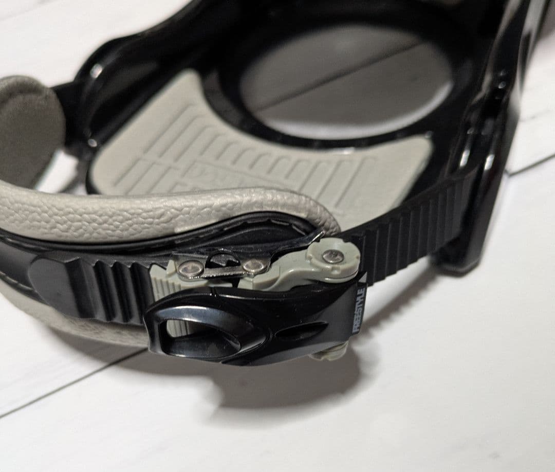 BURTON バートン スノボードスノボービンディング FREESTYLE