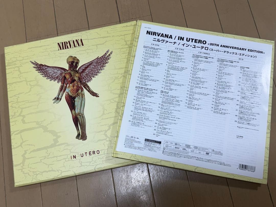 名盤NIRVANA IN UTERO 20周年記念3CD+1DVD国内盤