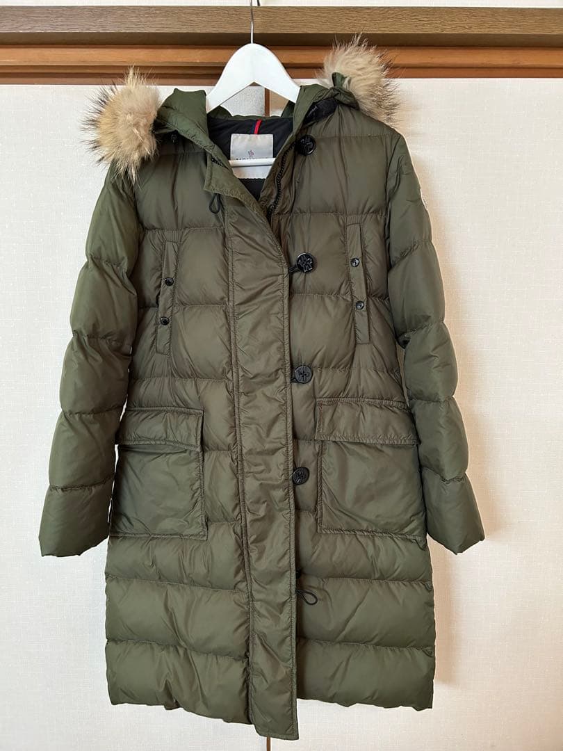 モンクレール オリーブグリーン フード付きダウンジャケット