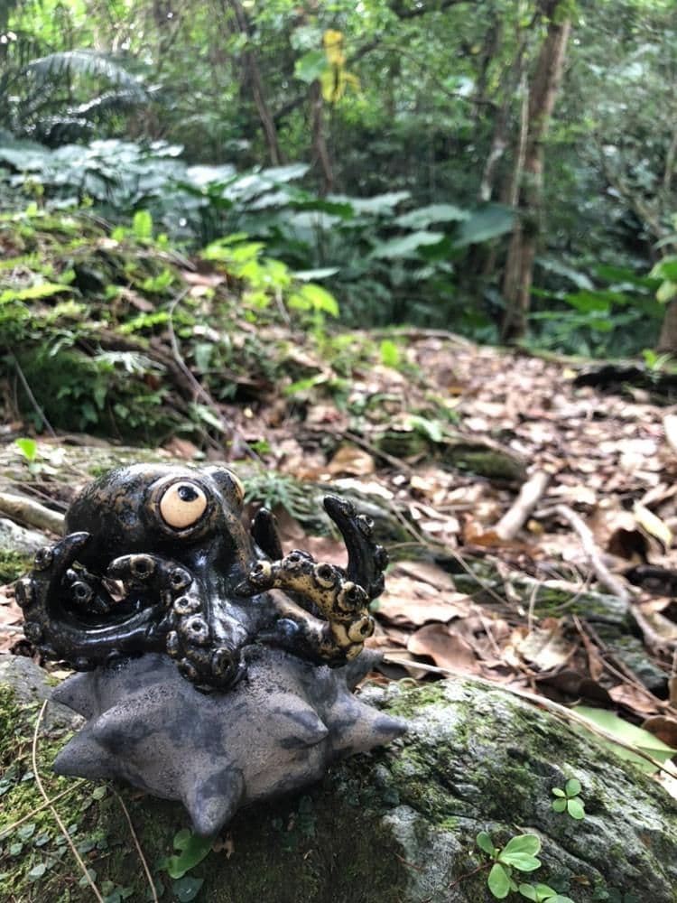 ウニに乗ったタコオブジェ。