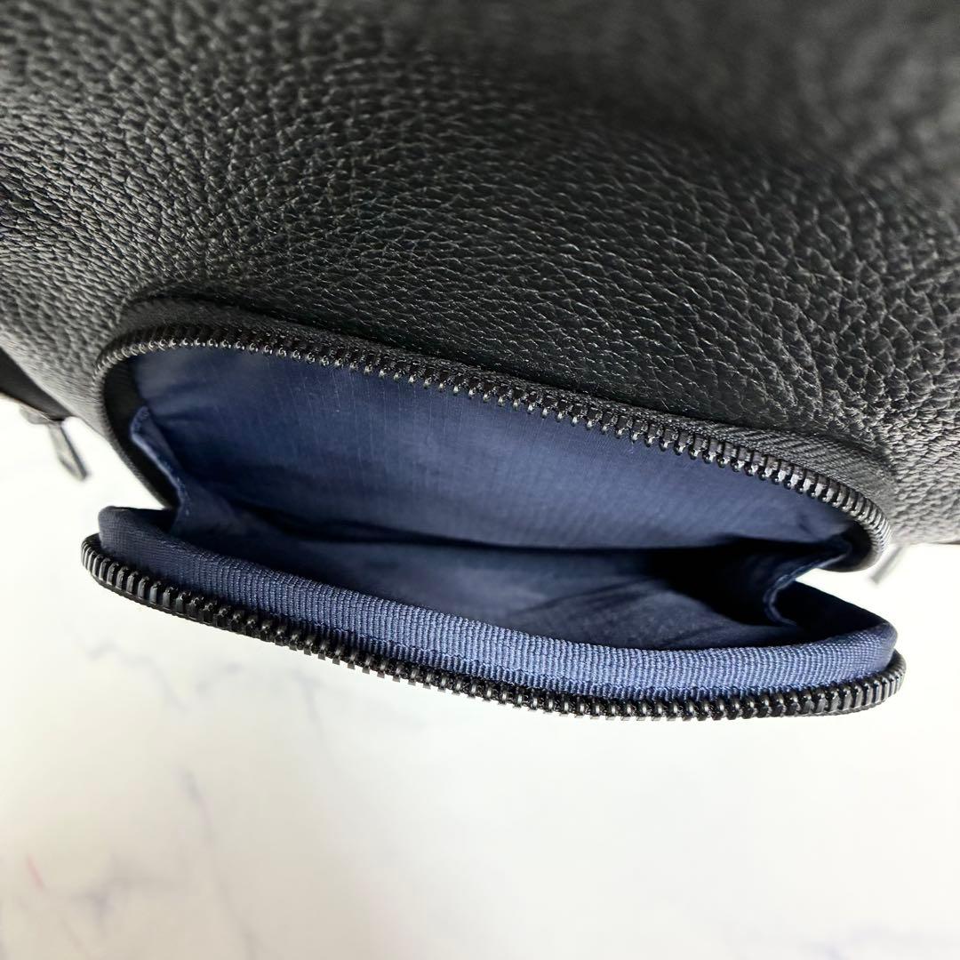 極美品✨ラコステ　レザーボディバッグ　ショルダーバッグ　ブラック