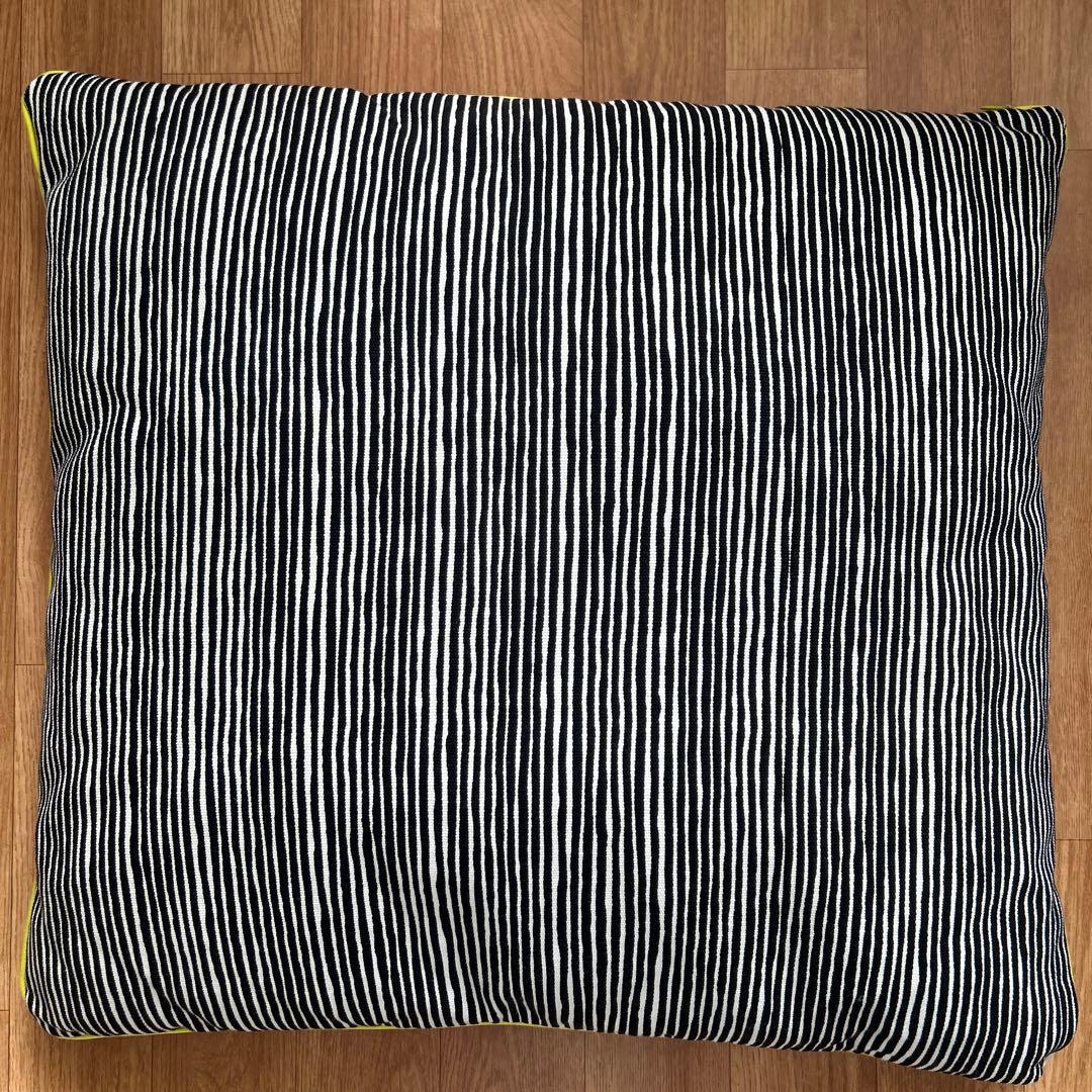 美品☆marimekko☆マリメッコ☆ウニッコ柄☆リバーシブル クッション☆