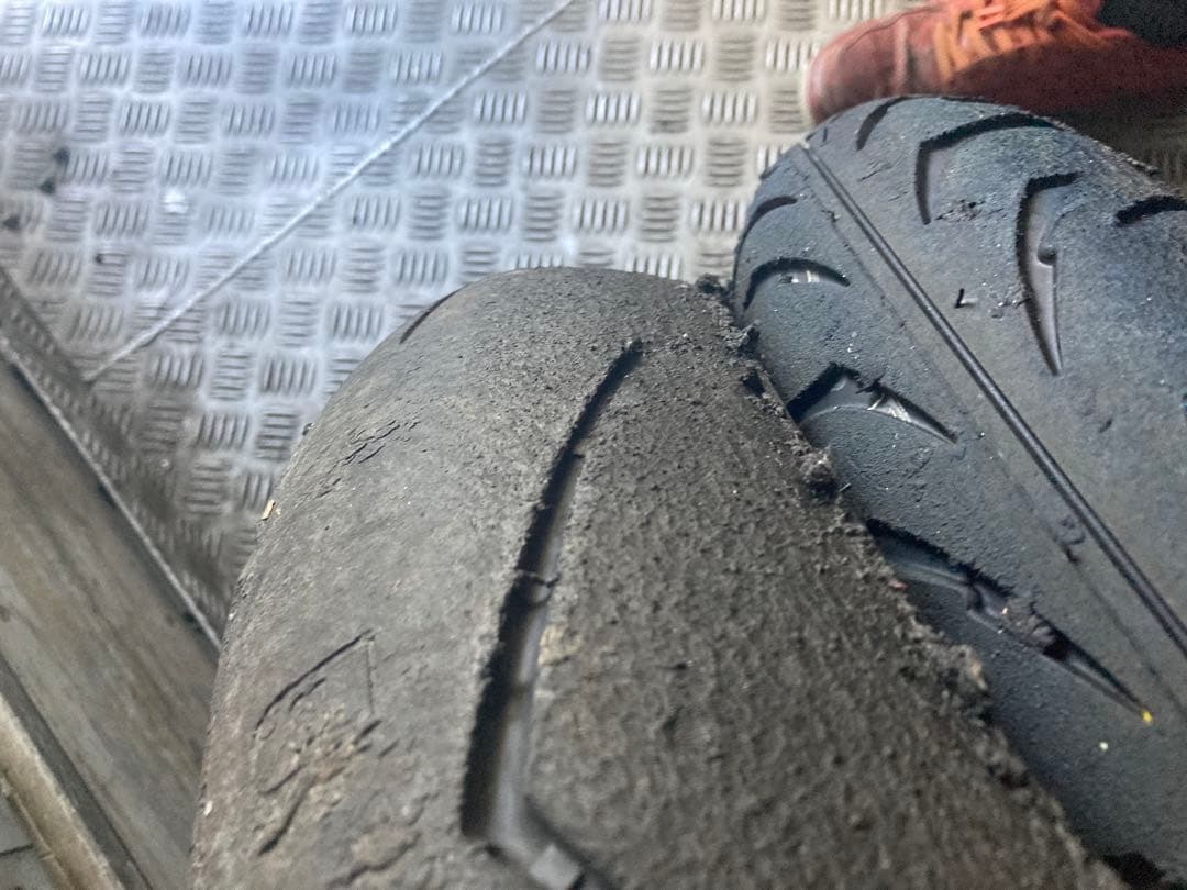 BT39SS 100/80-17 スーパーコルサ　v4 140/70-17
