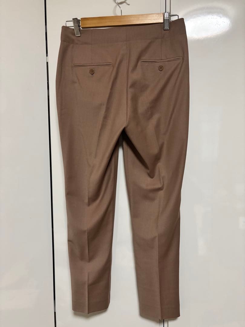 Theoryのピンクベージュスーツセットアップ