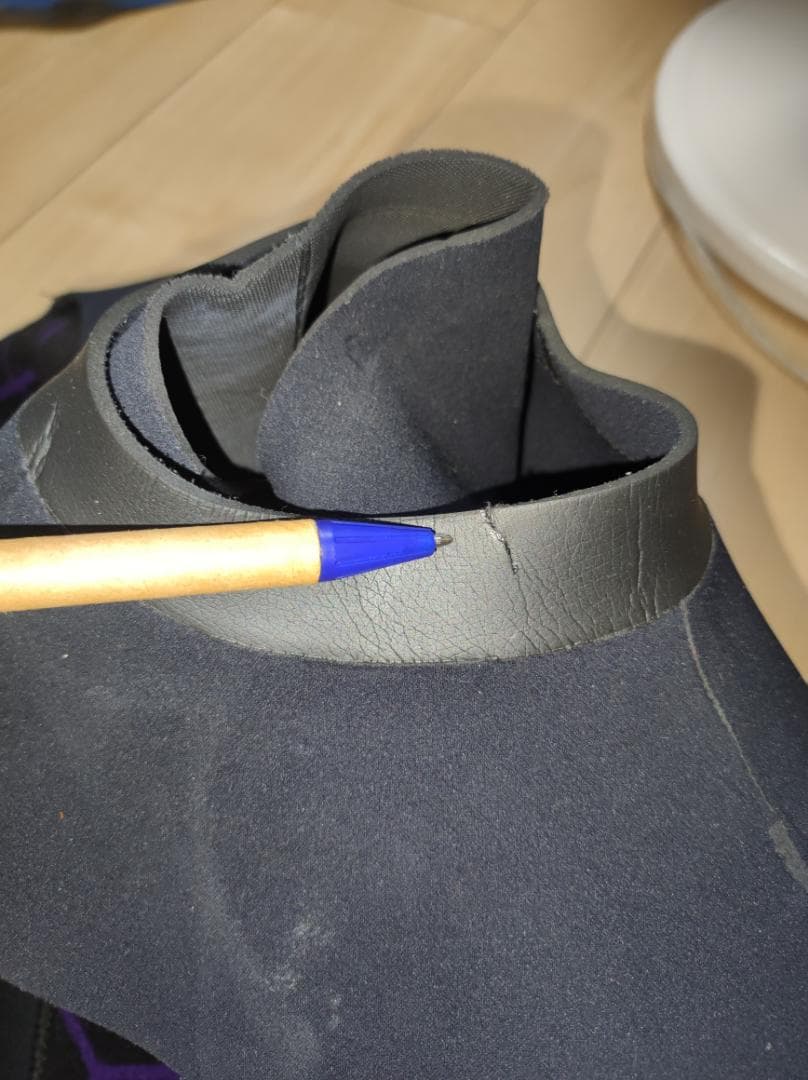 お値下げ!! RVCA セミドライ　チェストジップ　MLサイズ位です