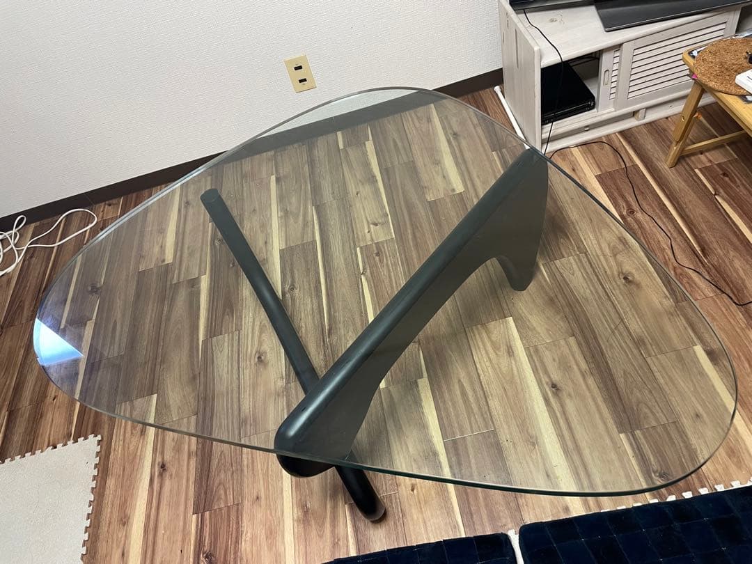 モダン　ローガラステーブル