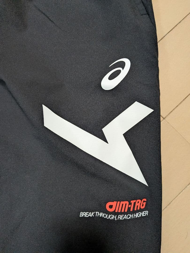 【 ASICS 】A-I-M ストレッチクロスグラフィックフーディーセットアップ