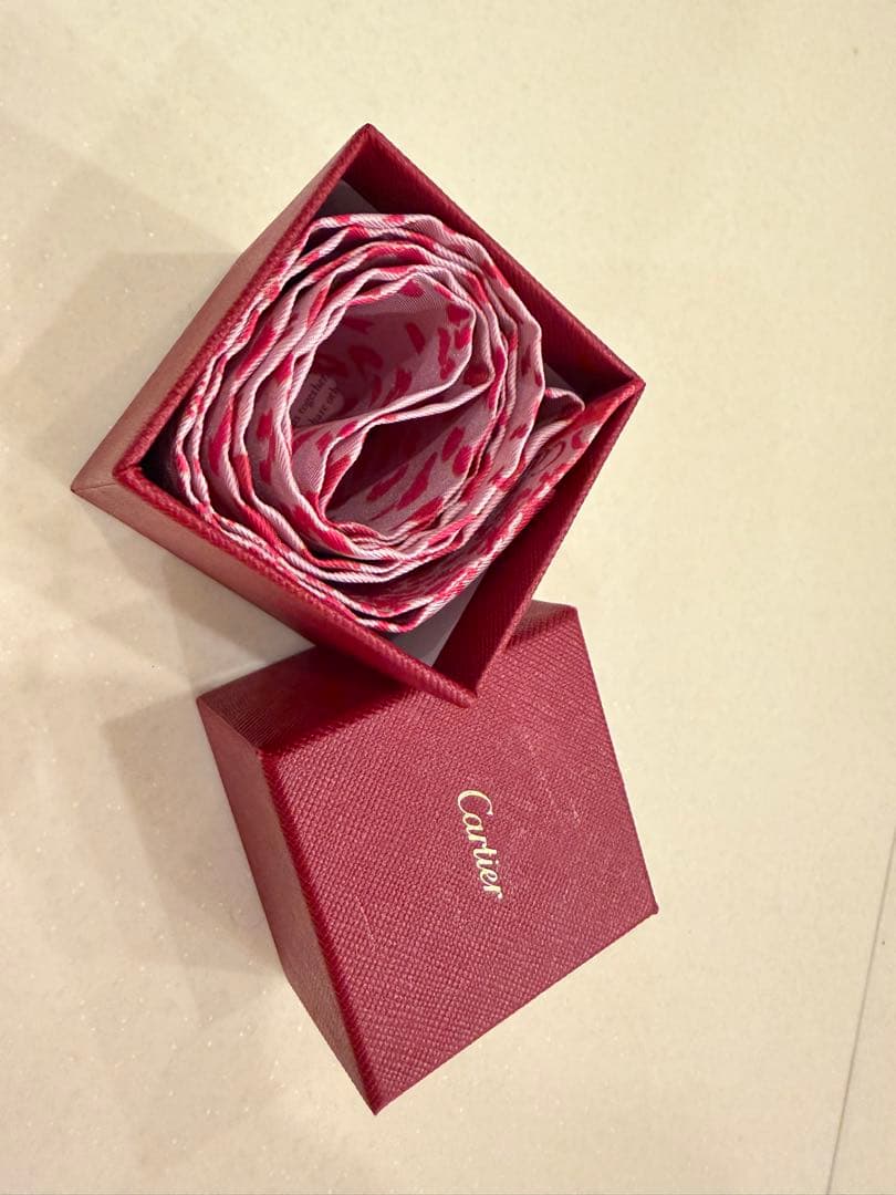 Cartierカルティエ　シルクスカーフ　パンテール柄　ピンク