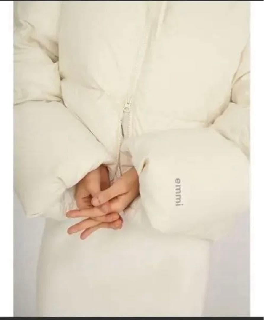 emmi クロップドフォルムダウンコート完売※次回発送1/27以降