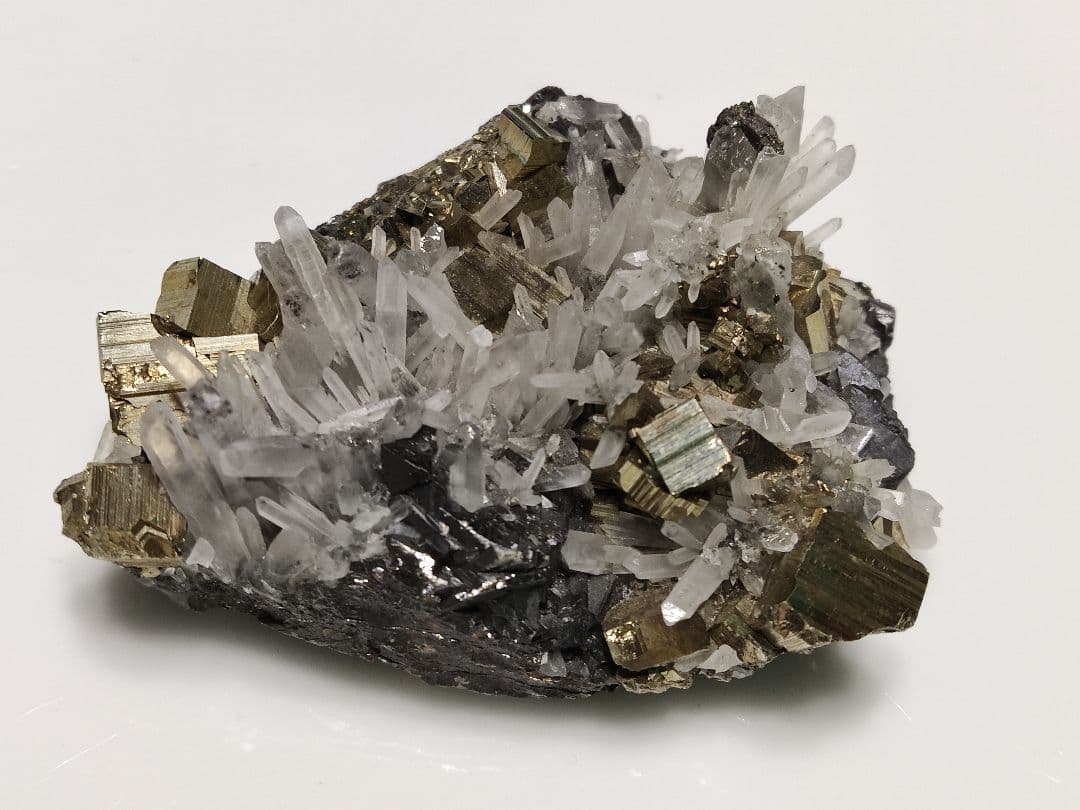 パワーストーン　天然石　パイライト　水晶入りクラスター　109g　 No.207