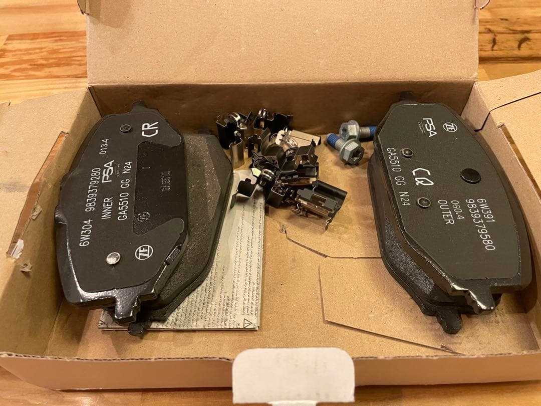 【シトロエン】【ベルランゴ】【R3年式】ブレーキパッド フロント用【純正】