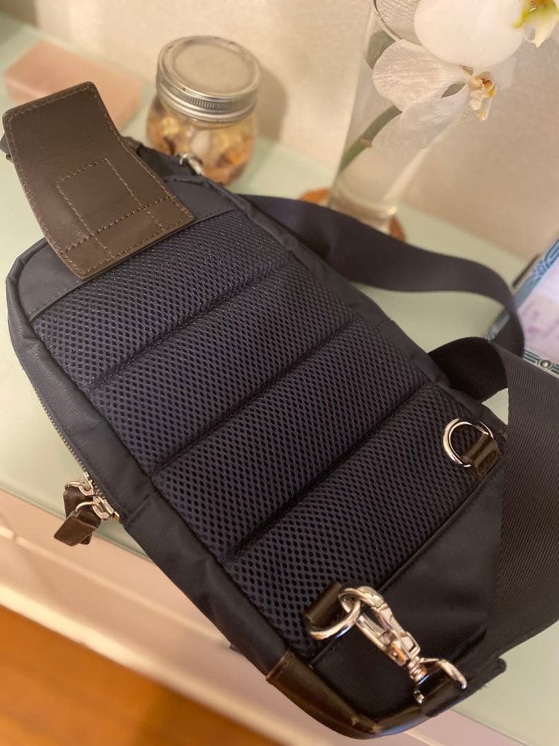 BLACK LABEL CRESTBRIDGE ボディバッグ ネイビー