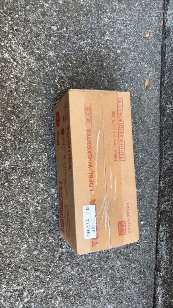 TOSHIBA LED電球 40W相当 二箱全部で10個入ってます