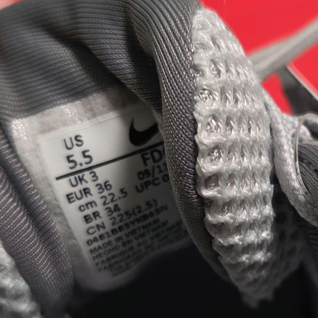 匿名発送　Nike 大人気カラー　WMNS V2K RUN　ウィメンズV2Kラン