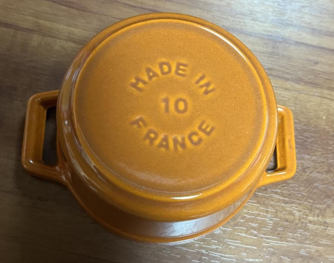 廃番の限定カラー【正規品】STAUB ココットラウンド10cm シナモン 1個