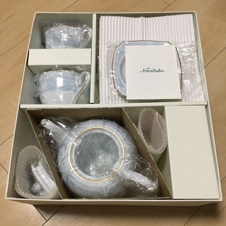 ノリタケ　レースウッドゴールド　ティーフォートゥーセット