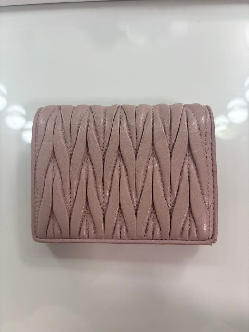 MIUMIU マトラッセ 二つ折り財布 ピンク