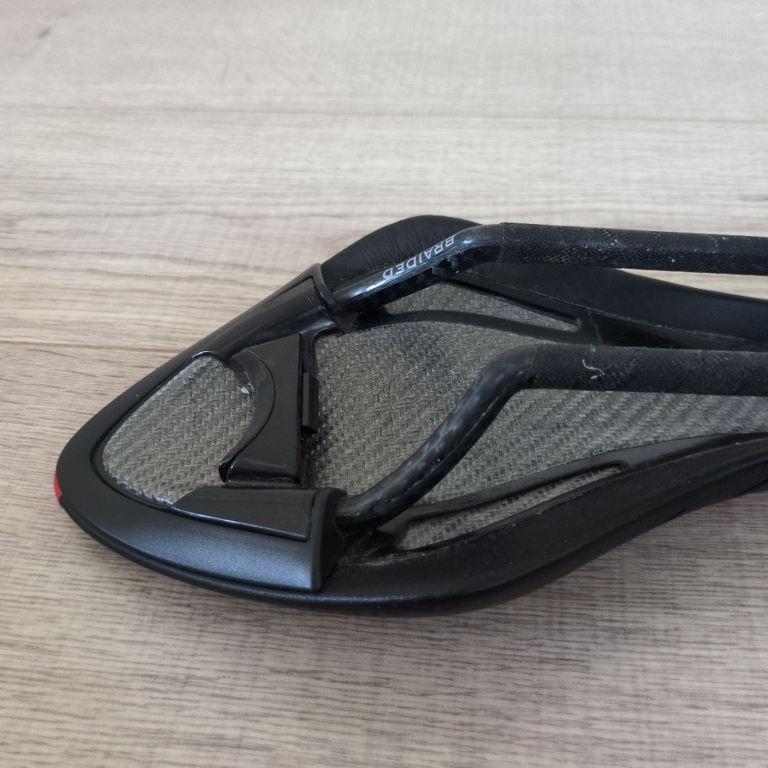 フィジーク　アリオネR3 カーボン　サドル