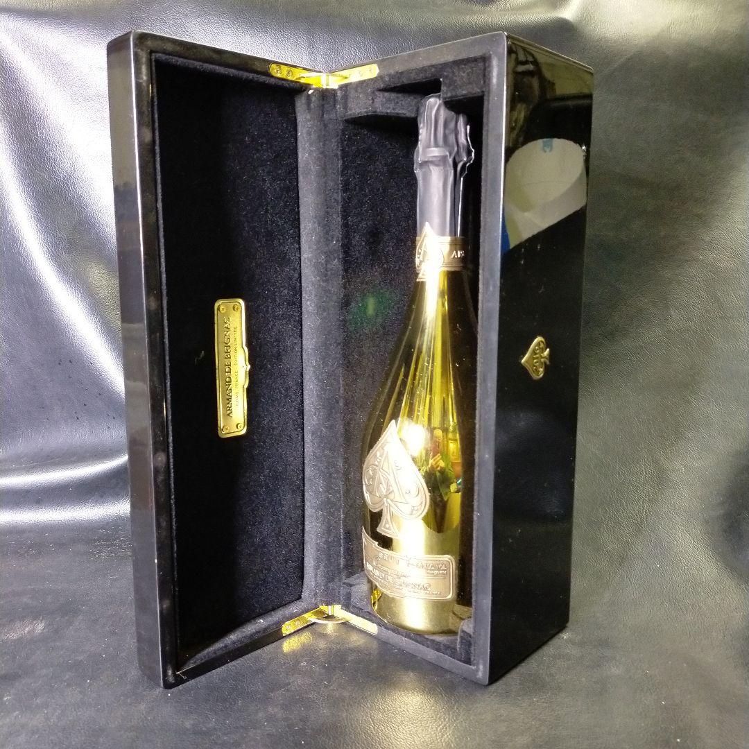 アルマン・ド・ブリニャック同ブランドを象徴する「ブリュット・ゴールド